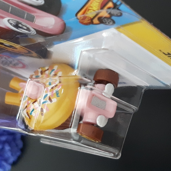 Hot Wheels Sweet Driver 2022 Fast Foodie Cupcake Car Cake Toppers - Picture 3 of 9